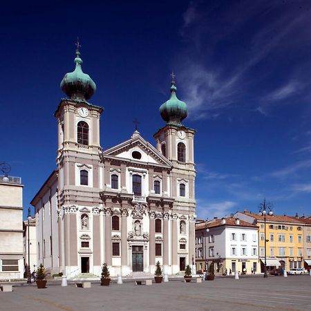 Gorizia Holiday Inn Rastello Suite Екстер'єр фото