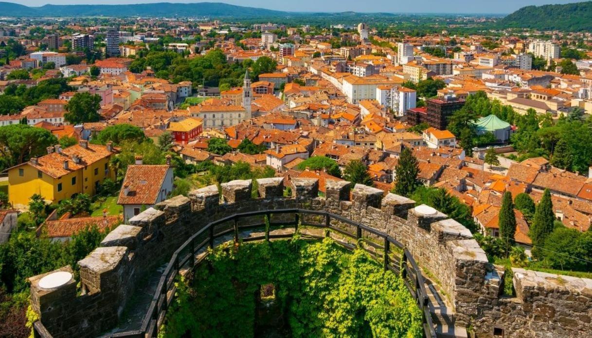 Gorizia Holiday Inn Rastello Suite Екстер'єр фото
